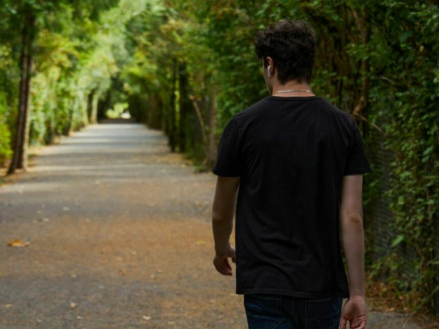 Allier la psychologie et la marche pour prendre confiance en soi